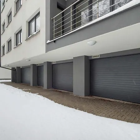 Klimatyczne W Lodzi Z Parkingiem I Duzym Umeblowanym Balkonem By Renters