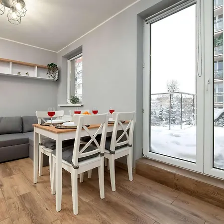 Klimatyczne W Lodzi Z Parkingiem I Duzym Umeblowanym Balkonem By Renters *