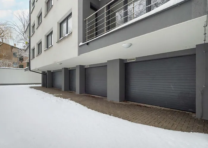 Klimatyczne W Lodzi Z Parkingiem I Duzym Umeblowanym Balkonem By Renters