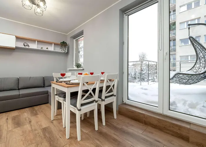 Klimatyczne W Lodzi Z Parkingiem I Duzym Umeblowanym Balkonem By Renters *