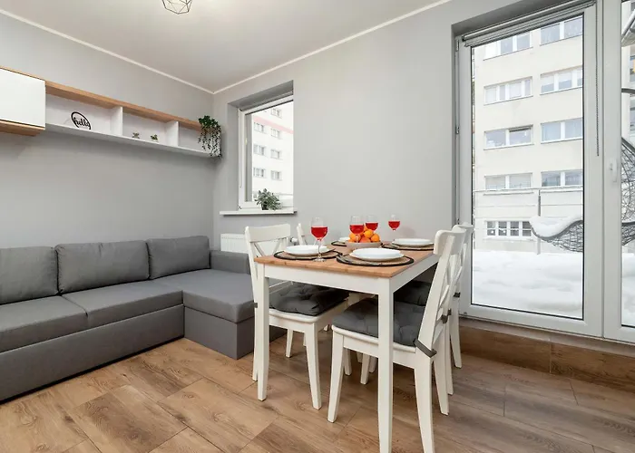 Lägenhet Klimatyczne W Lodzi Z Parkingiem I Duzym Umeblowanym Balkonem By Renters *