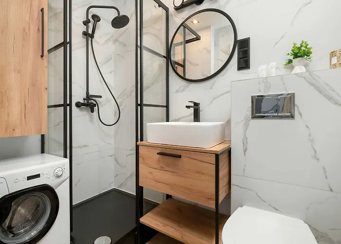 Lägenhet Klimatyczne W Lodzi Z Parkingiem I Duzym Umeblowanym Balkonem By Renters Łódź